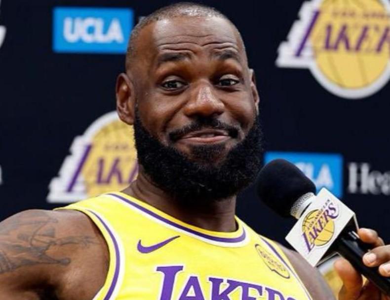 起诉詹姆斯的球迷：若他不愿在住所收传票，那就送去湖人球馆