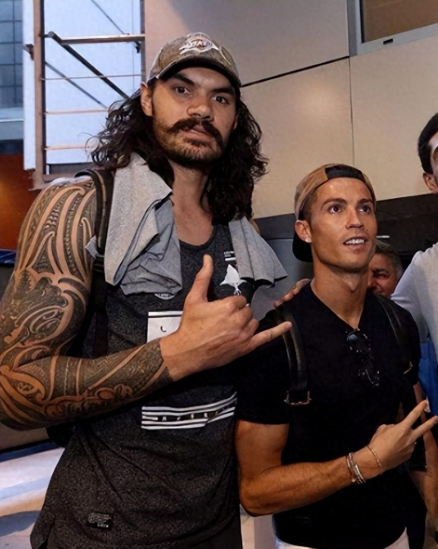 这不是P图 NBA球星身材就这么夸张，姚明在泳池里似灭霸