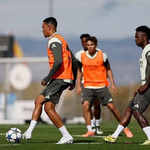 记者：阿诺德参加了皇马今日训练，有望入选对阵尤文大名单