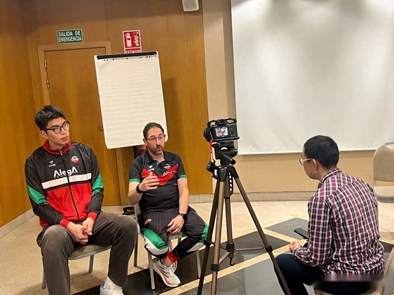 西乙主帅谈余嘉豪！直指防守+对抗+篮板隐患，需进步才能进西甲！