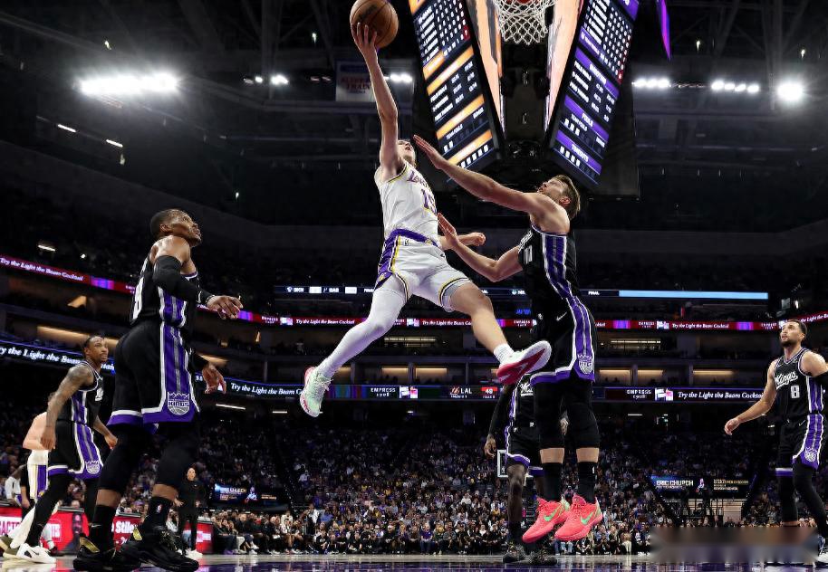 湖人胜国王！里弗斯轰51分，范德彪+2首发齐贡献，拉拉维亚神经刀