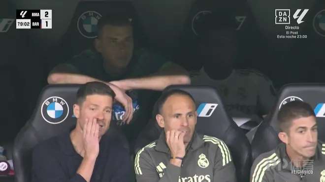 马卡：皇马守门员教练前往更衣室将维尼修斯劝回替补席