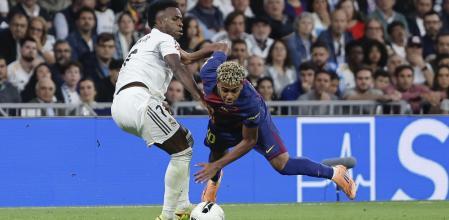 世体:维尼修斯国家德比中嘲讽亚马尔“全是回传,只会回传”