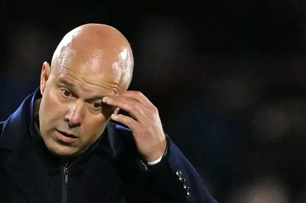 跟队：输给布伦特福德后，利物浦球迷高唱斯洛特明早就下课